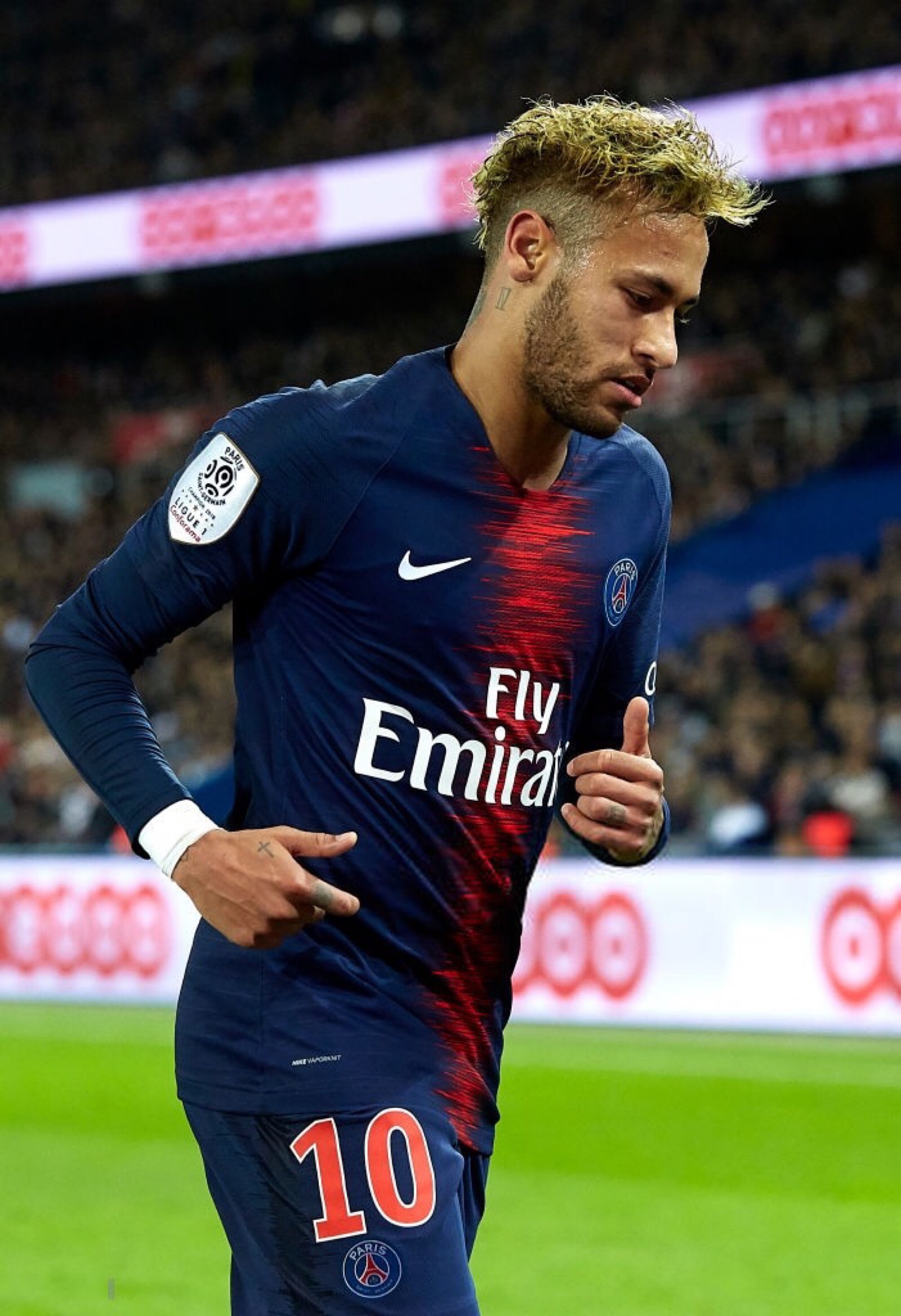 足球国足新星连续两轮破门，迅速走红