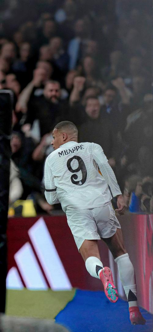 过往欧冠14次出现单赛季前6战全胜球队，最终仅2队夺冠（欧冠史上曾有14次球队单季前六战全胜，最终仅两队捧杯）