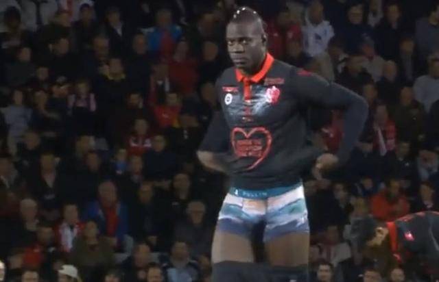 武磊：夺冠彰显海港底蕴，崇明一期球员会继续做好球队榜样（武磊：夺冠展现海港底色，崇明一期球员将继续为球队树立标杆）