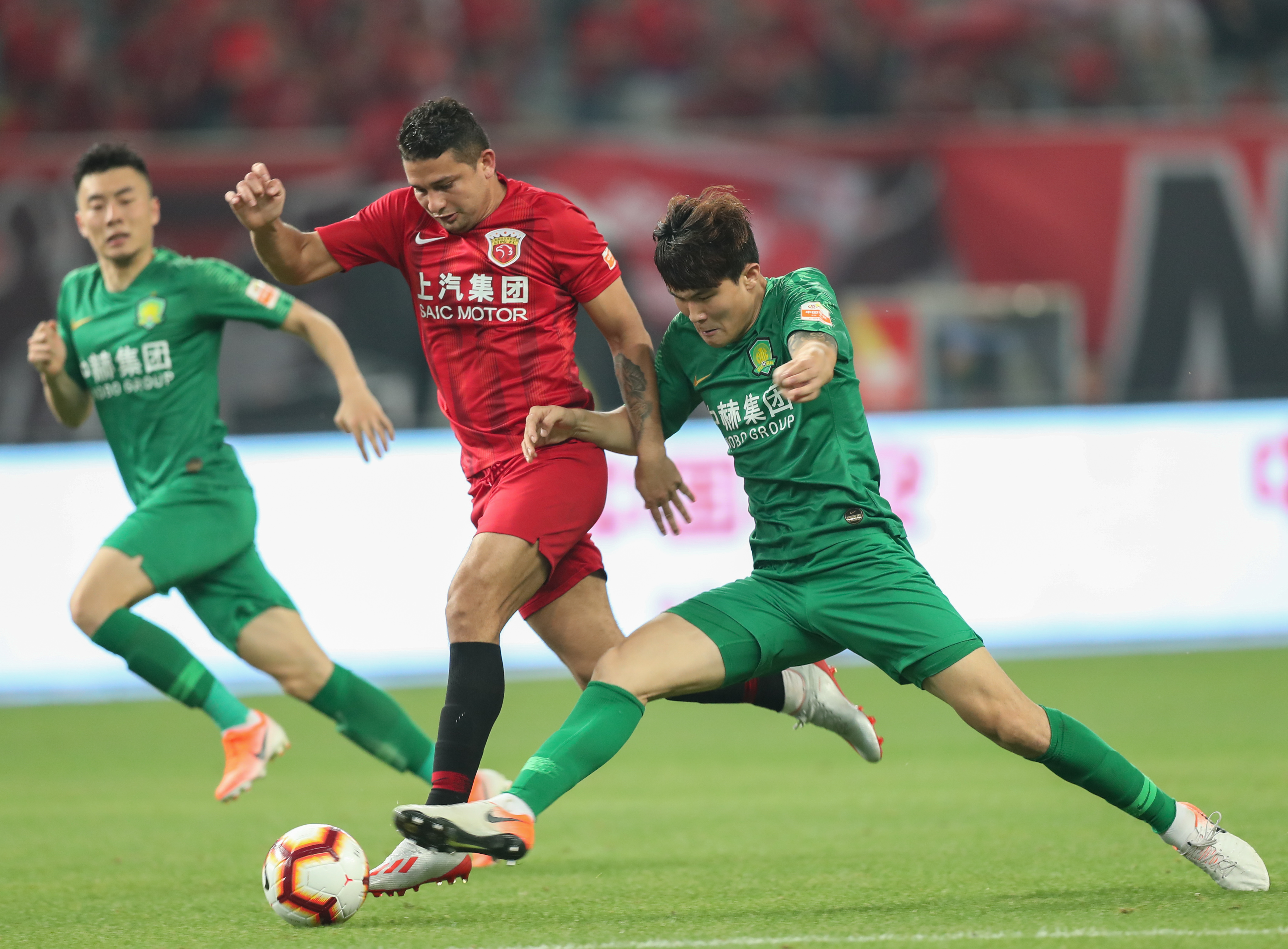 首节哑火随后迅速调整，里夫斯背靠背两战轰下80分（首节低迷迅速回暖，里夫斯背靠背两场砍下80分）