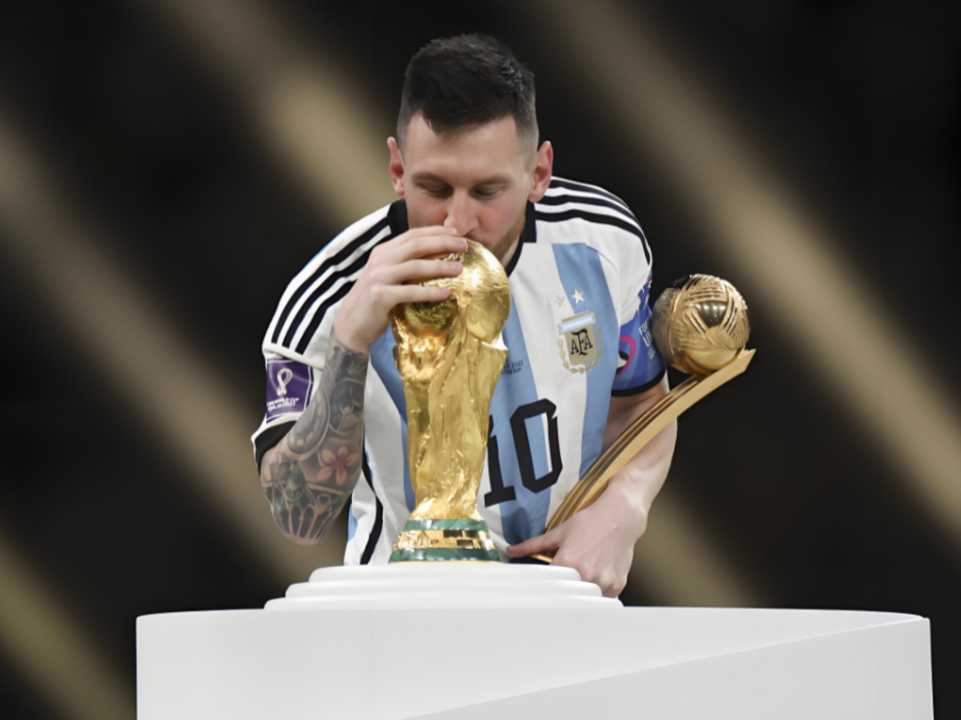 快船上次单月输13场是10年3月，那年他们最终只有29胜53负（快船上次单月吞13败已是2010年3月，那季最终仅29胜53负）