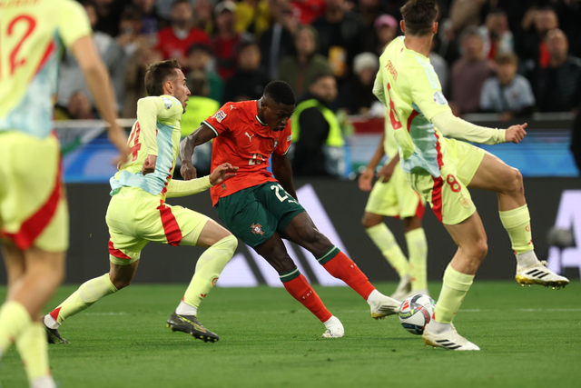 6场贡献9球1助攻，卡扎伊什维利当选中超9／10月最佳球员