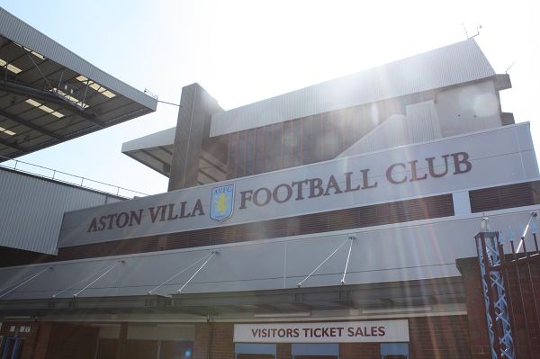 审查通过！世体：欧足联批准诺坎普举办本赛季欧冠赛事（欧足联批复通过，诺坎普获准承办本赛季欧冠赛事）