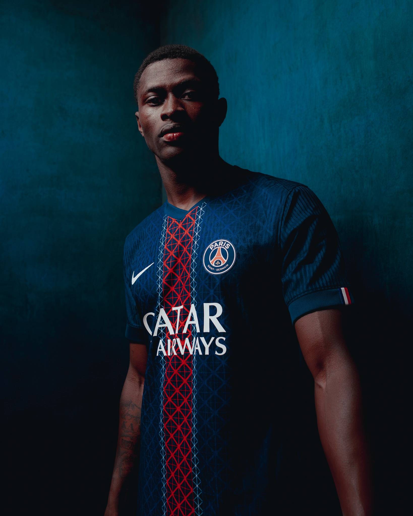 德科：冬窗很难引进适合巴萨的球员，球队现在状态良好