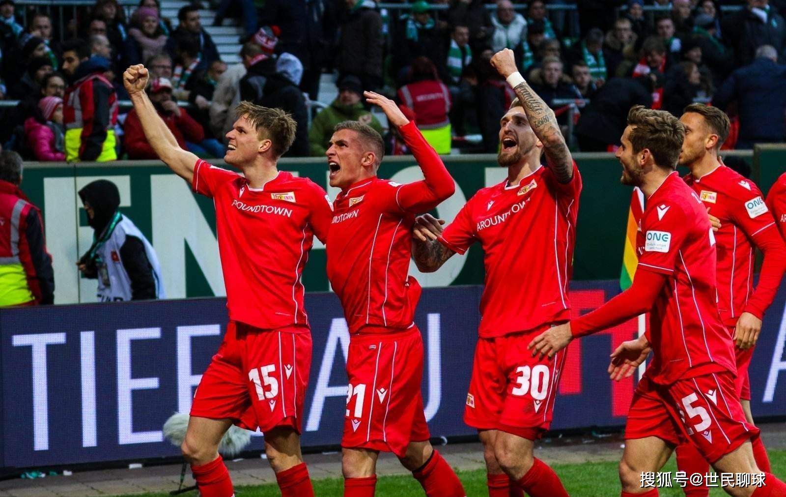 乌加特首发近7场英超全部失利，是曼联历史首发球员最长连败记录（乌加特英超近7次首发全败，创曼联队史首发连败最长纪录）