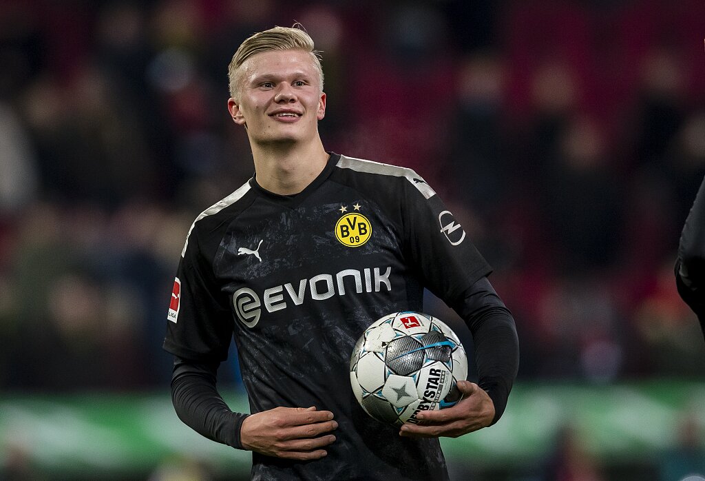 利物浦官方：战毕包将首次穿新主场球衣，社区盾穿新客场球衣