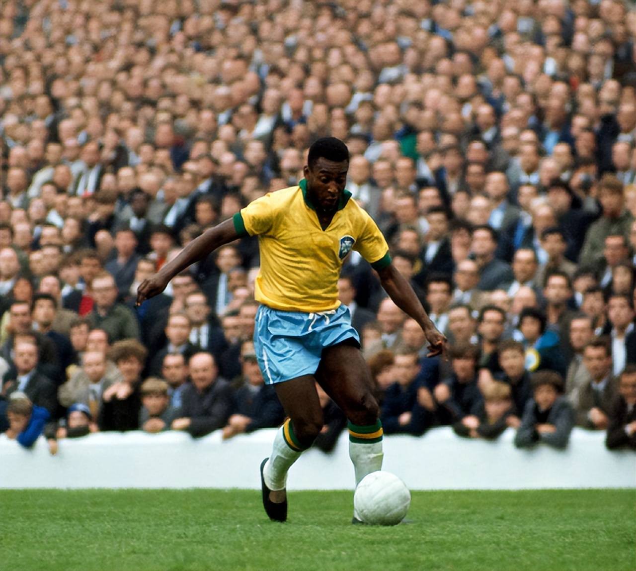 图片报：米兰对金玟哉感兴趣，在今夏就曾观察过他（图片报：米兰有意金玟哉，今夏已派人考察）