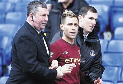 雄鹿最近12场狂输10场，排名跌出东部前十（雄鹿近12战吞10败，东部排名跌出前十）