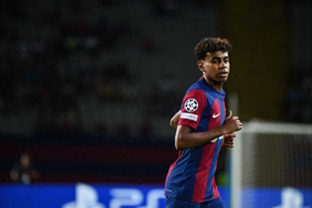 皇家马德里更衣室的紧张局势，意外缺席：“这真是个烂借口！”（皇马更衣室火药味升级，突发缺席引爆不满：“这借口太烂了！”）