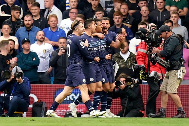 这一球让全队士气爆棚（这一球瞬间点燃全队斗志）