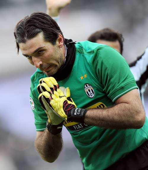 爱德华兹连续6场30+，追平队史最长30+场次纪录