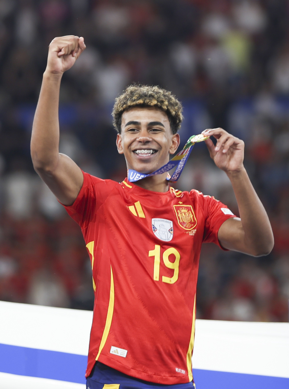 王励勤的妻子是她，曾为奥运会设计亲子装，难怪丈夫能够连连任职