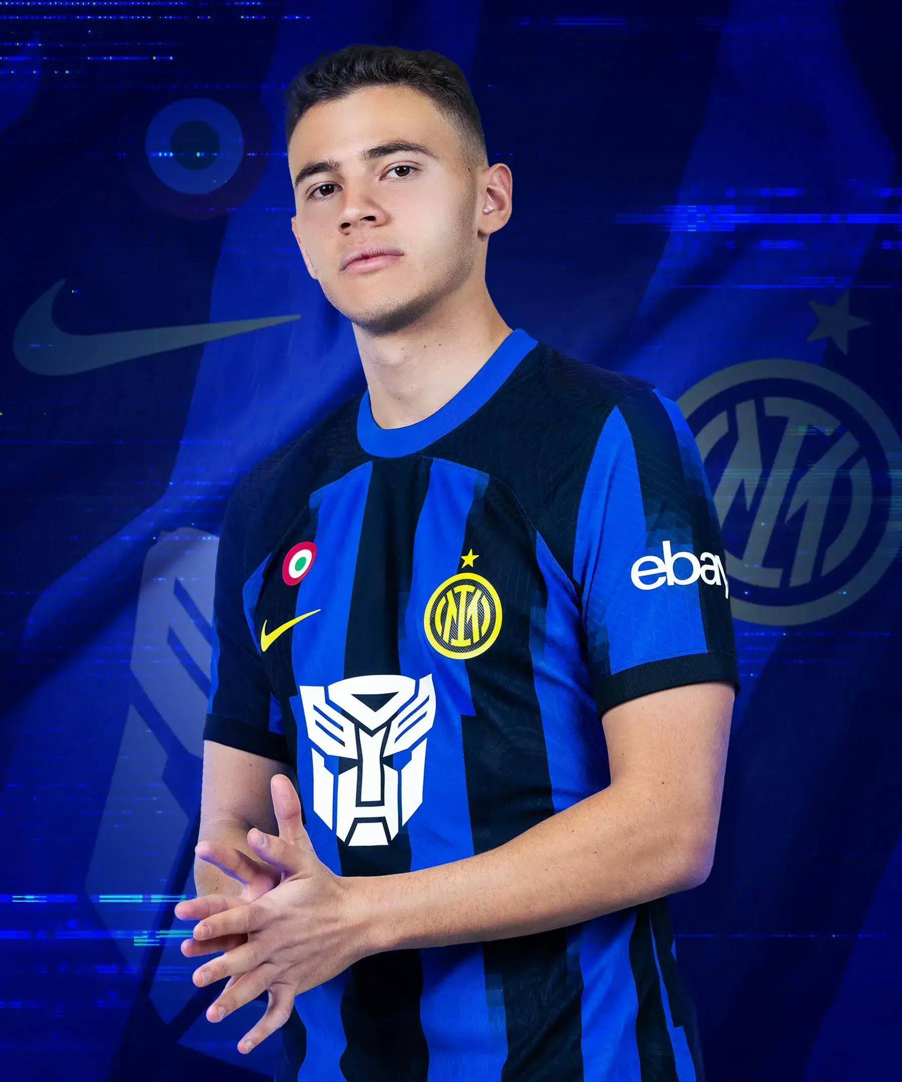 霍伊伦：我喜欢压迫和背对球门；进球美妙但功劳要和球队分享（霍伊伦：热爱高压逼抢与背身拿球；进球再美，荣耀也要与全队同享）