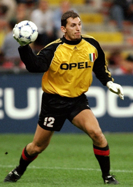 戈麦斯：儿子喜欢皮尔洛，我说光脚法好没用也要学习加图索（戈麦斯：儿子迷皮尔洛，我提醒他光有脚法不够，还得向加图索取经）