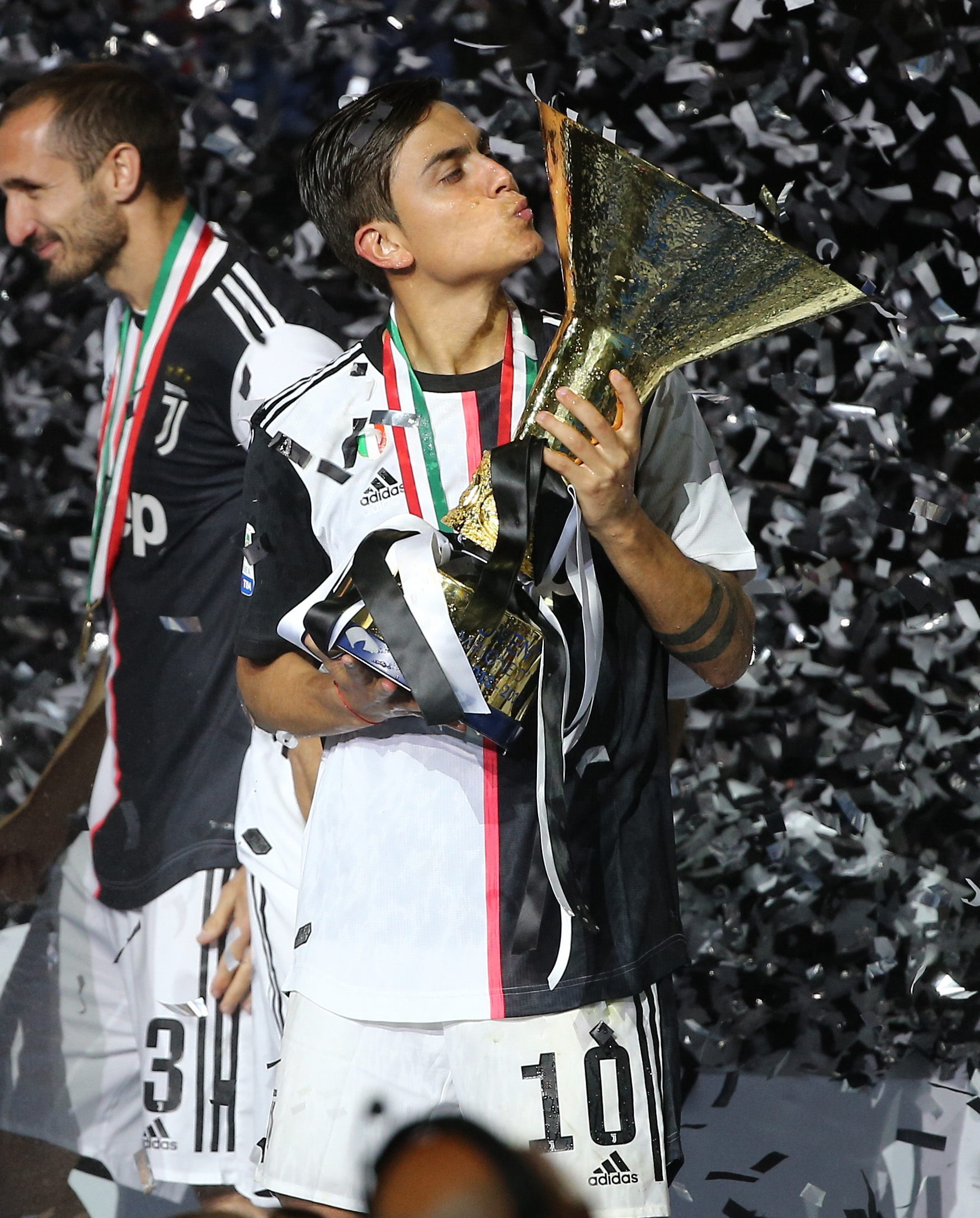 廷贝尔：凯恩是世界最佳之一，阻止他会是个很好的挑战（廷贝尔：凯恩是世界顶级球员，防住他将是一项极具挑战的任务）