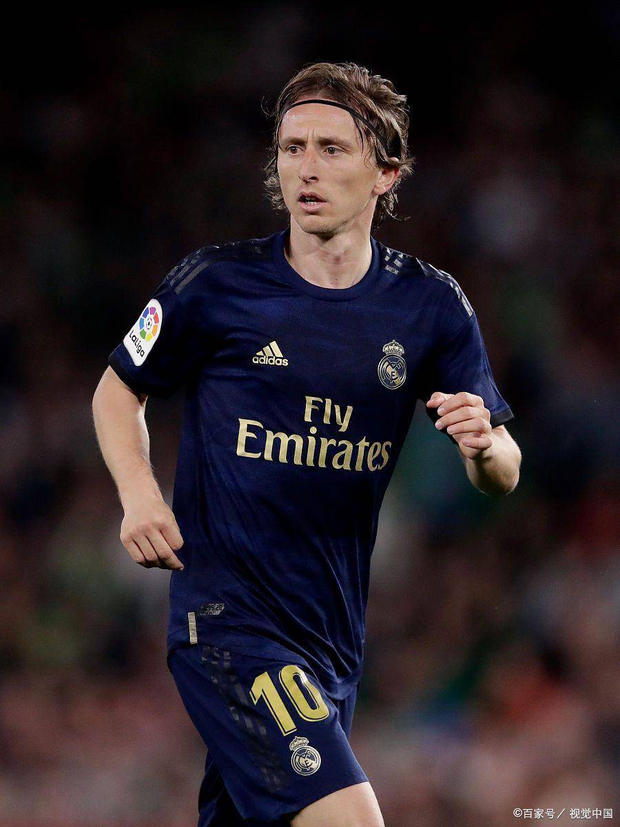 马卡：如果阿劳霍心理健康问题无法恢复，巴萨冬窗可能签中卫