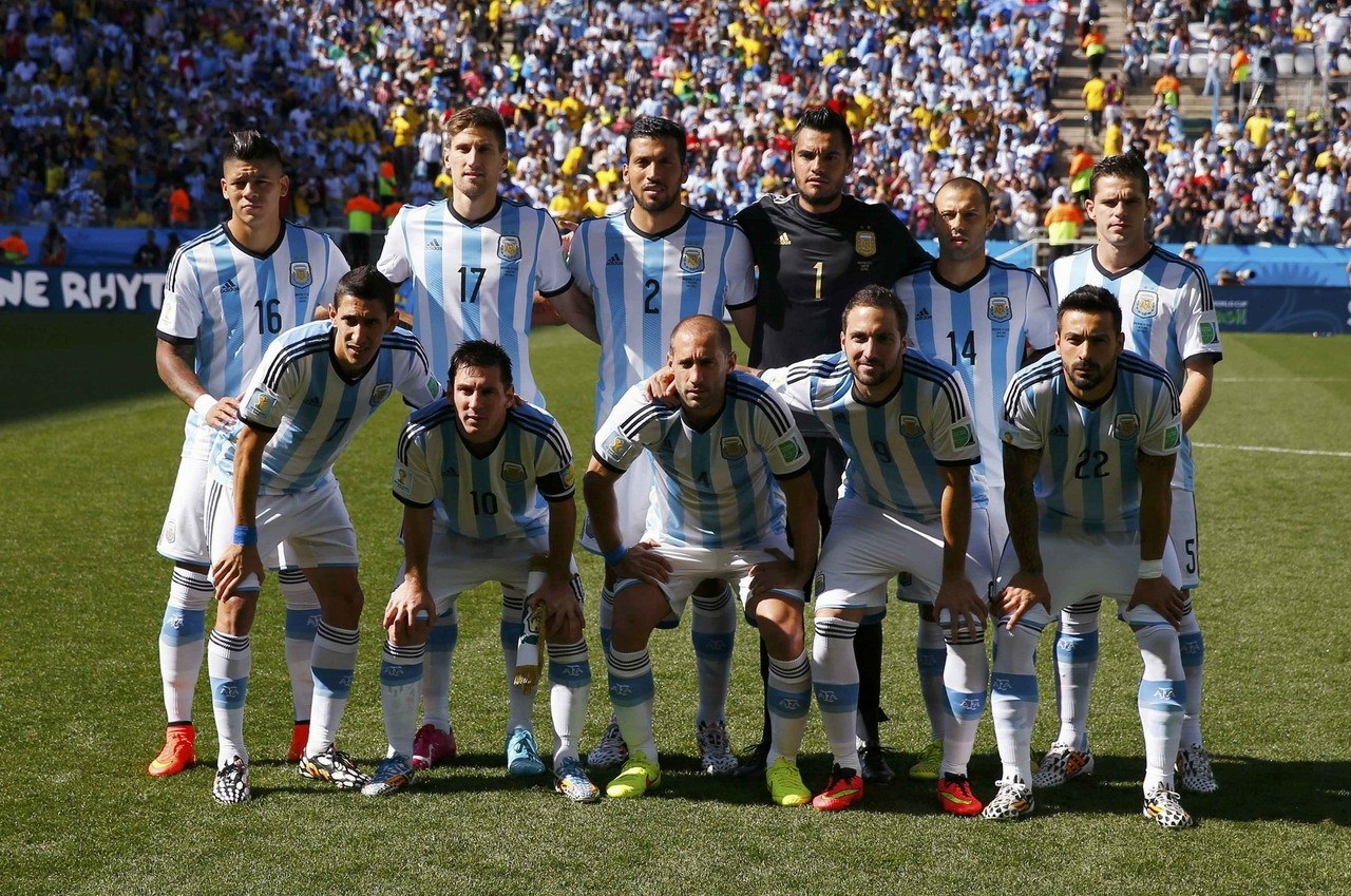 记者：阿隆索执教皇马后常与瓜帅交流；他可能不想小熊留队（记者：阿隆索入主皇马后与瓜帅交流频繁，或无意让小熊留队）