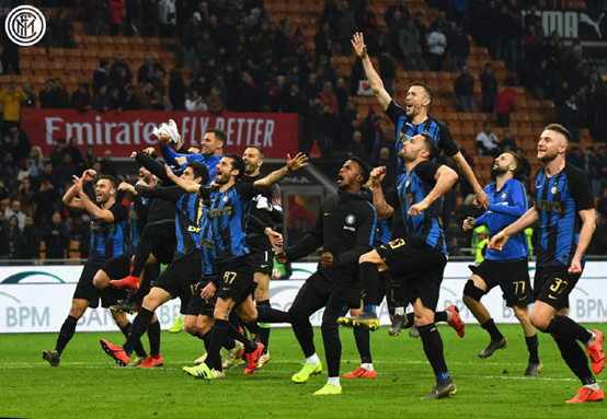 爱国之心！谷爱凌回应夺赛季首冠：中国队包揽前三，很自豪很开心（谷爱凌夺赛季首冠：中国队包揽前三，她称自豪又开心）