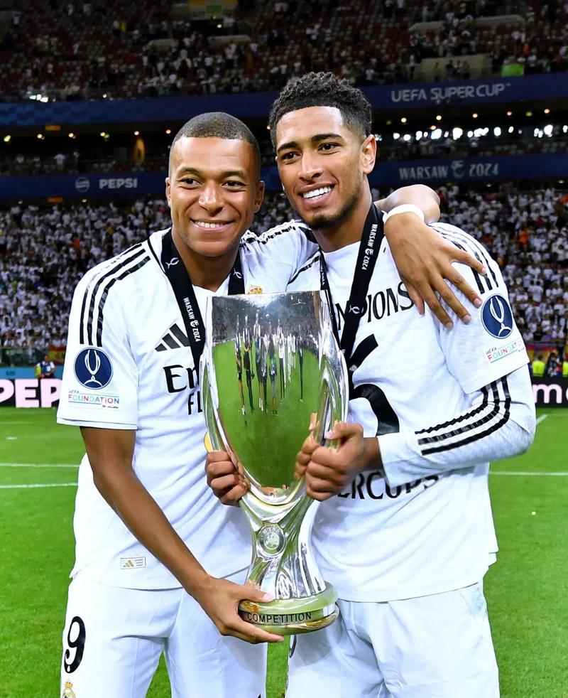 CBA比赛精彩瞬间：深圳队绝杀广东,（深圳压哨绝杀广东：CBA上演惊险一幕）