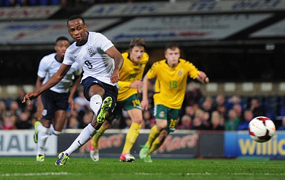 图片报：米兰对金玟哉感兴趣，在今夏就曾观察过他（图片报：AC米兰有意金玟哉，今夏已对其进行考察）