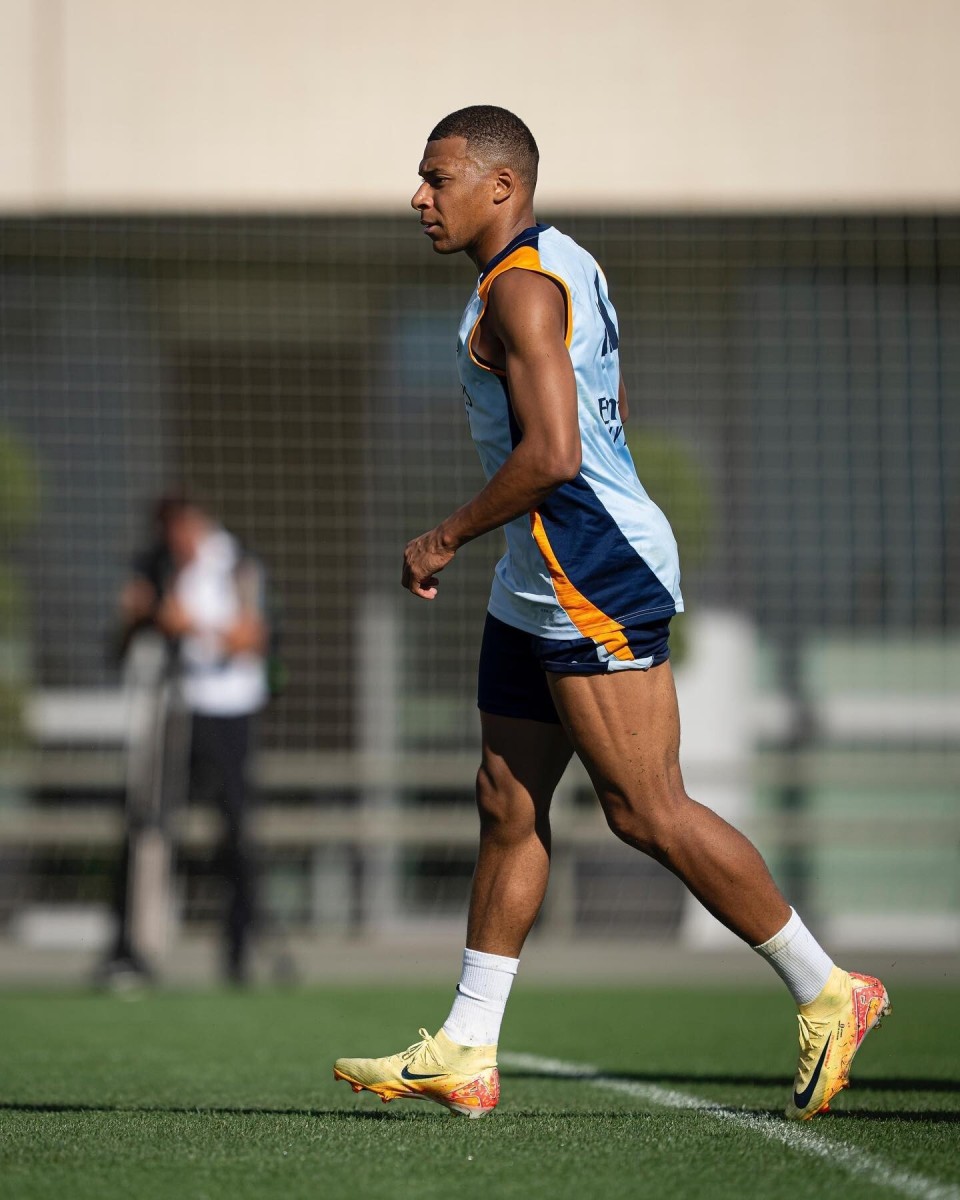 知名顾问：加拉塔萨雷签萨内是巨大成功；奥斯梅恩没解约条款（权威顾问：加拉塔萨雷引进萨内大获成功；奥斯梅恩合同无解约金条款）